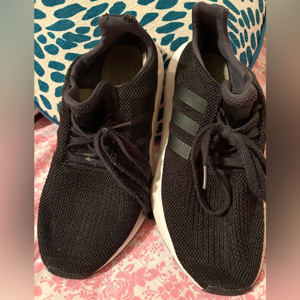 Adidas swift run 1.0 worn great price
men’s 9 women’s 11 Athletic miles left! - Picture 9 of 9